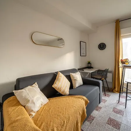 Bright Studio Near Downtown *