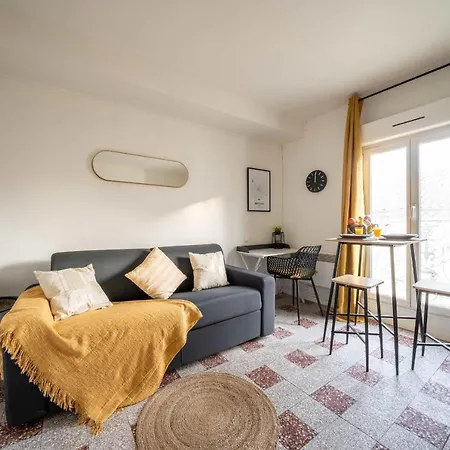 Bright Studio Near Downtown Béziers